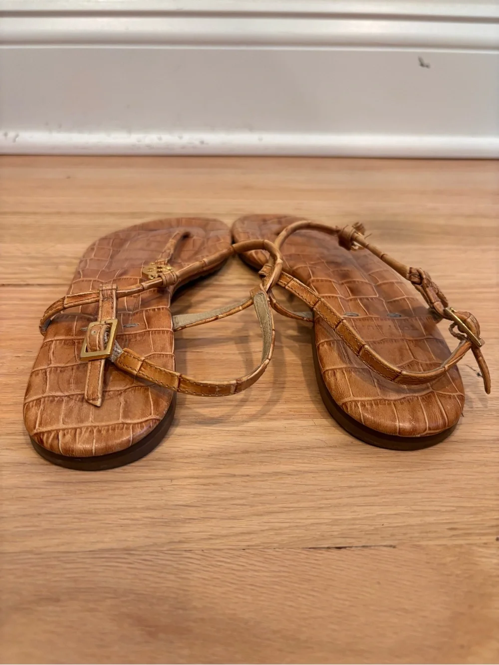 Tory Burch thong sandals in tan croc-embossed leather finish size 5M